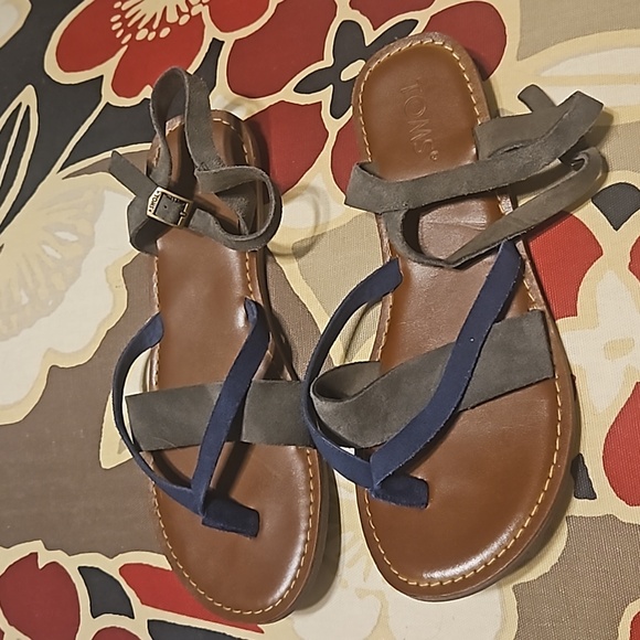 Toms Sandals - Picture 1 of 3
